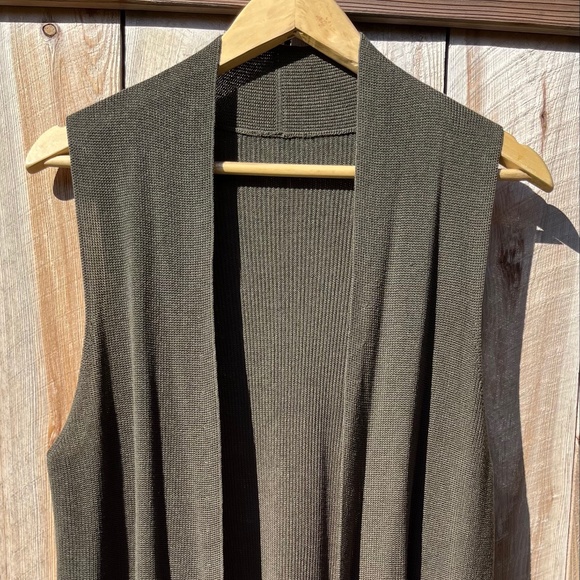 EILEEN FISHER long-length light-weight vest - olive (medium) - 100% sustainably - Picture 1 of 4